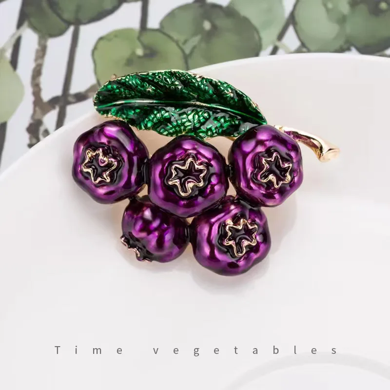 Brand new female Japanese and Korean versatile ins blueberry design brooch personalized niche clothing accessories factory direc