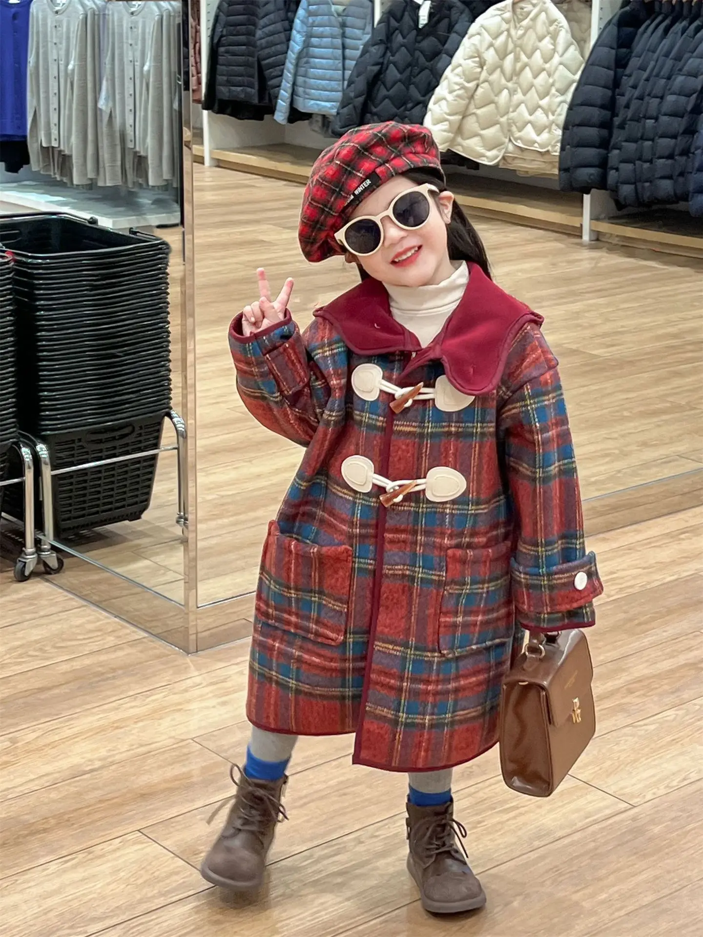 

Girl Coat 2023 Winter Korean Style Girls British Composite Horn Button Retro Plaid Cotton-padded Coat with Velvet Hooded Coat