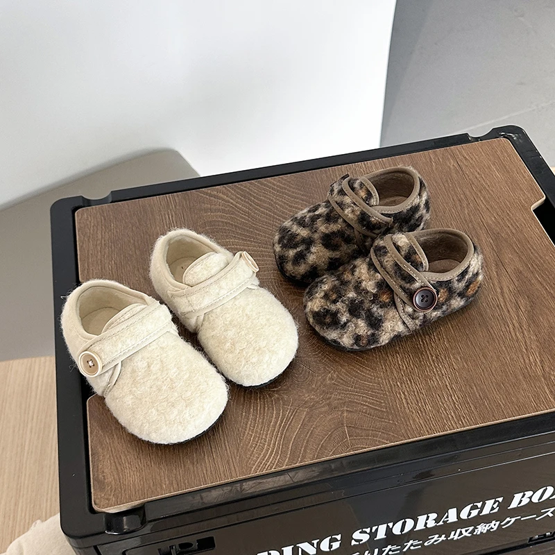 

2025 зимняя детская повседневная хлопковая обувь, новая уличная обувь с леопардовым принтом для девочек, классическая детская модная плюшевая обувь с петлей на крючках