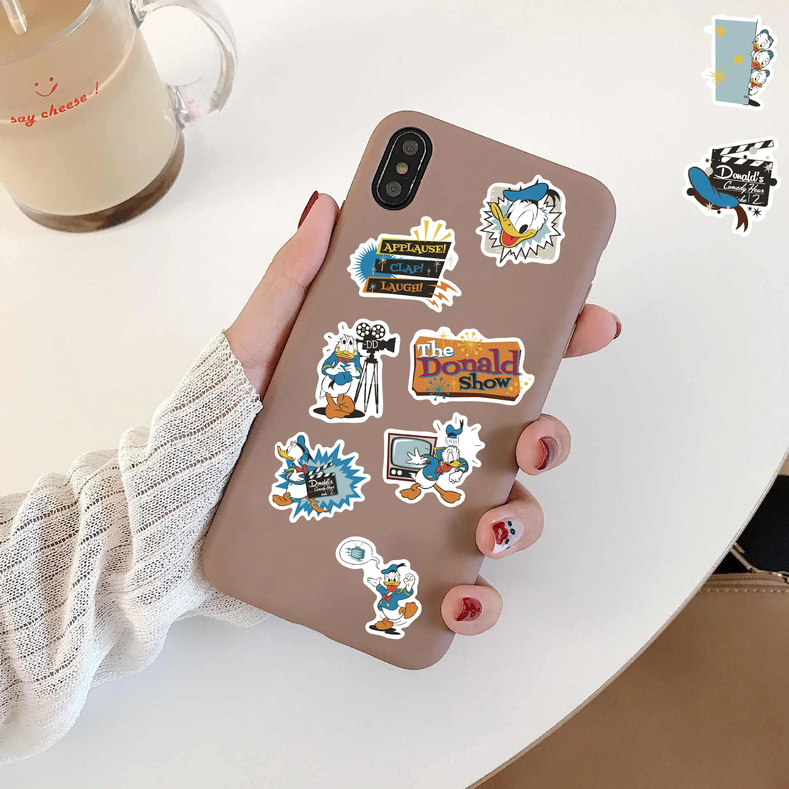 50 قطعة الوقت الكوميدي دونالد داك ملصقات الكمبيوتر المحمول الأمتعة سكرابوكينغ دراجة نارية DIY بها بنفسك القهوة الهاتف حقيبة الكمبيوتر الكتابة على الجدران الشارات