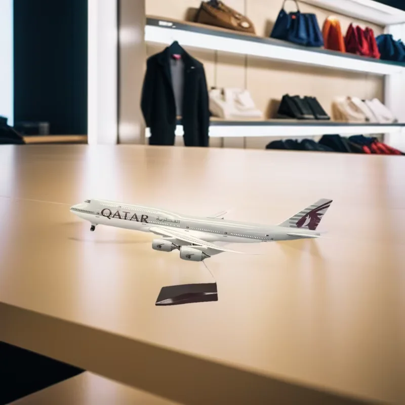 

47CM B747-8 Displays Plane Toy 47CM Qatar Airline Airplane Model With Light &Wheels Resin Diecast Aircraft Aviation for Collecti