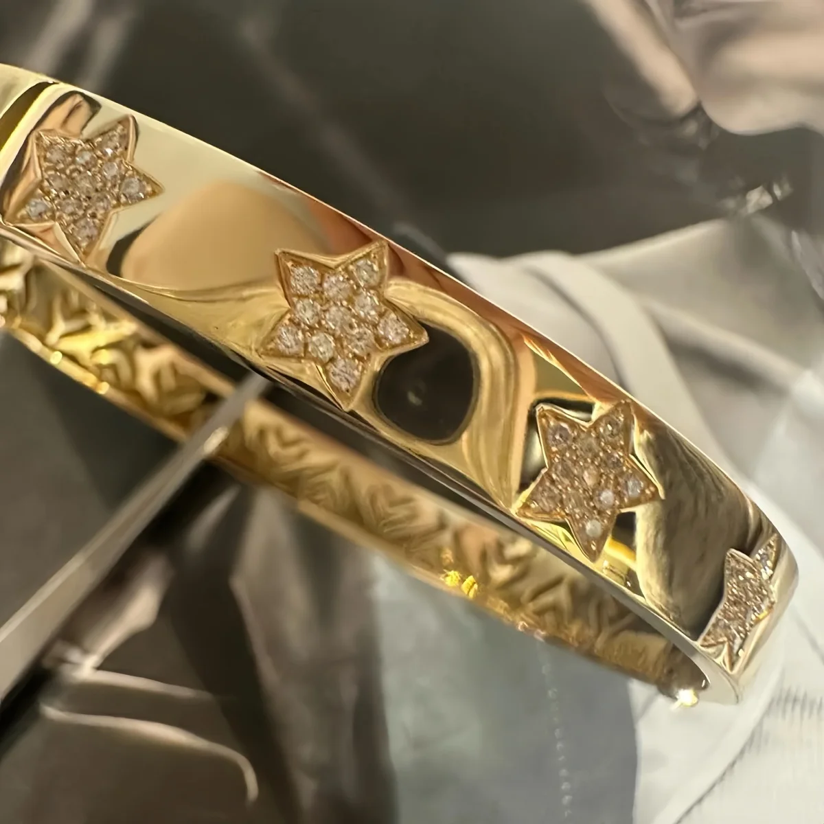 Modisches, hübsches, vergoldetes und versilbertes Armband mit Ring, vergoldeter Stern-Herz-CZ-Armreif mit Ring.
