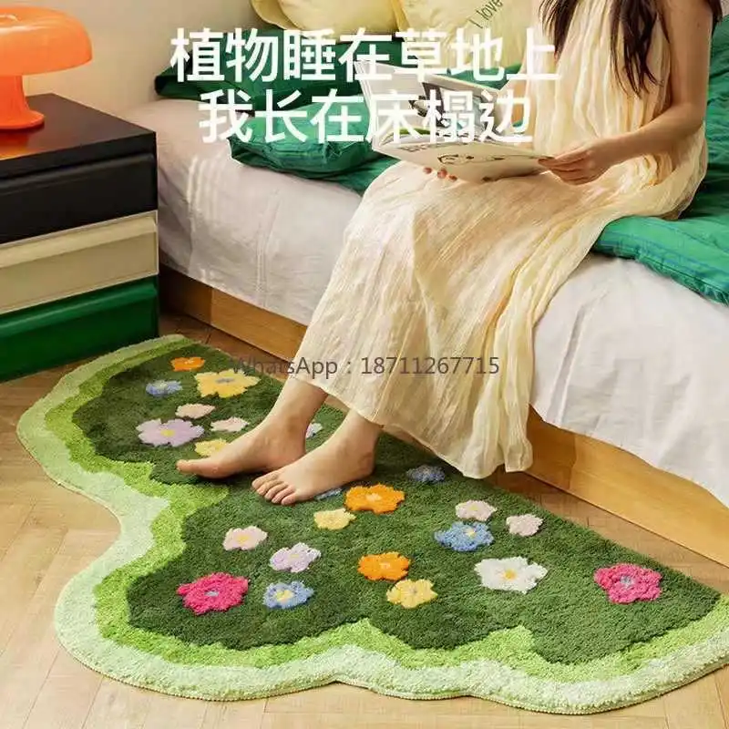 

A small and comfortable imitation cashmere bedroom bedside blanket that is easy to take care of in a home environment.