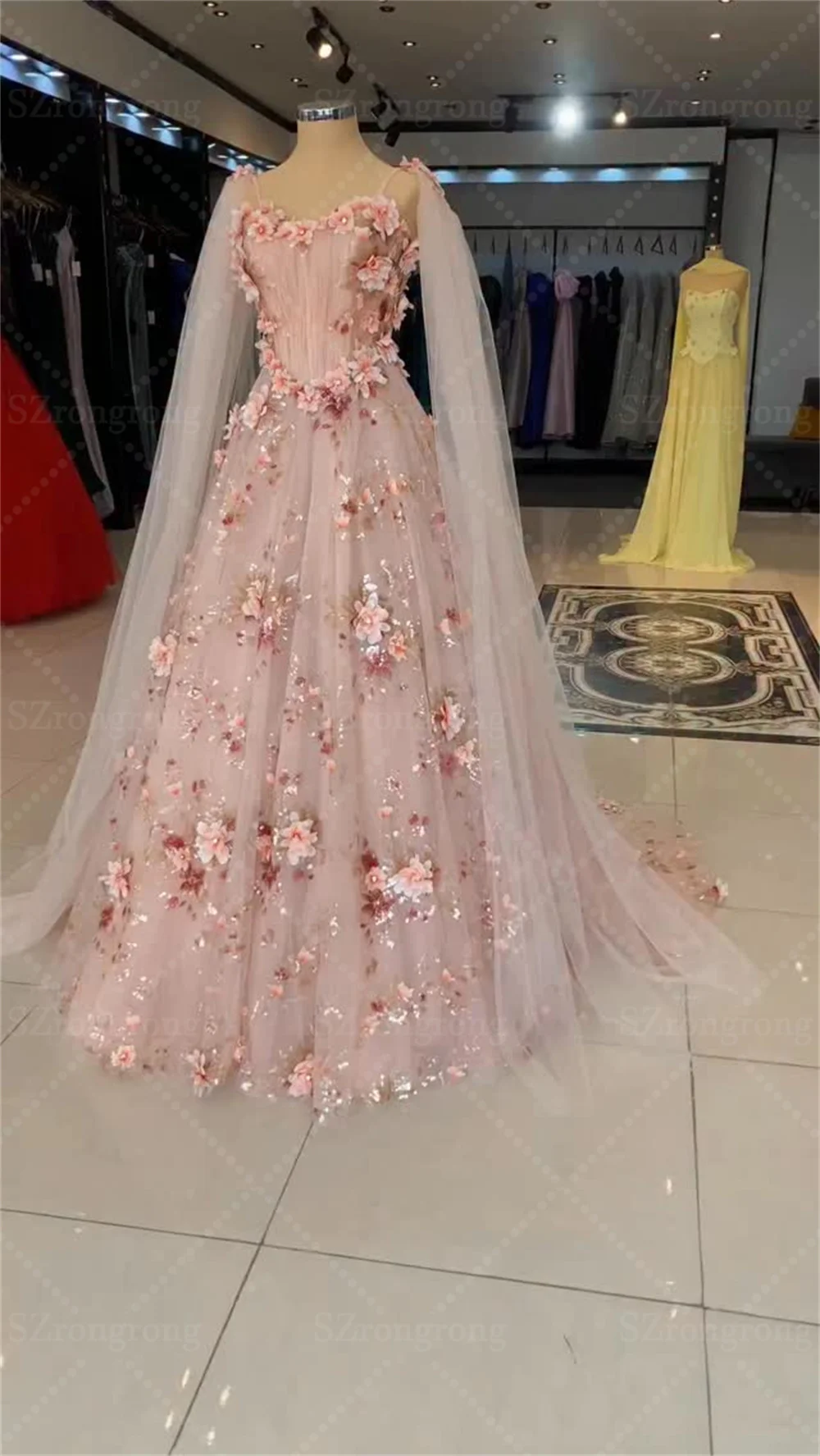 Abito da cerimonia nuziale da principessa in pizzo floreale 3D con spalline radiantes su misura Abito da sera lungo fino al pavimento senza schienale con strascico