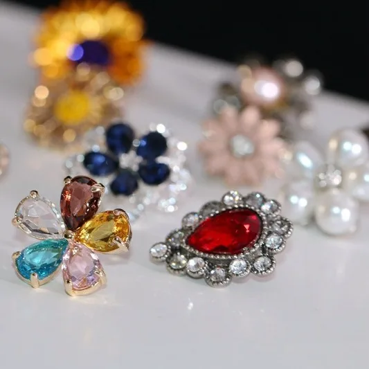 Pearl Full Diamond Rich and Noble Series Flower Collar Pin Suit Fashion Brooch Shirt Collar Pin Wholesale