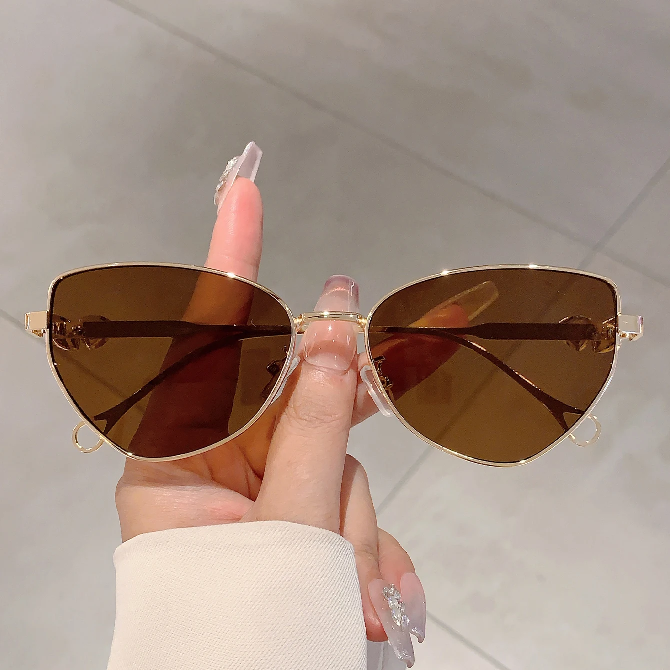 KAMMPT Fashion Crystal Shiny Pink Shades Retro Metal Decor Ladies Sunglasses Origin Brand Luxury Women Sun Glasses for Hiking