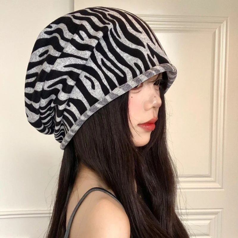 Koreanische Mode Gestreifter Pullover mit gerolltem Rand für Damen, Frühlings- und Herbstmütze, vielseitige Strickmütze für große Köpfe. – Detail 2