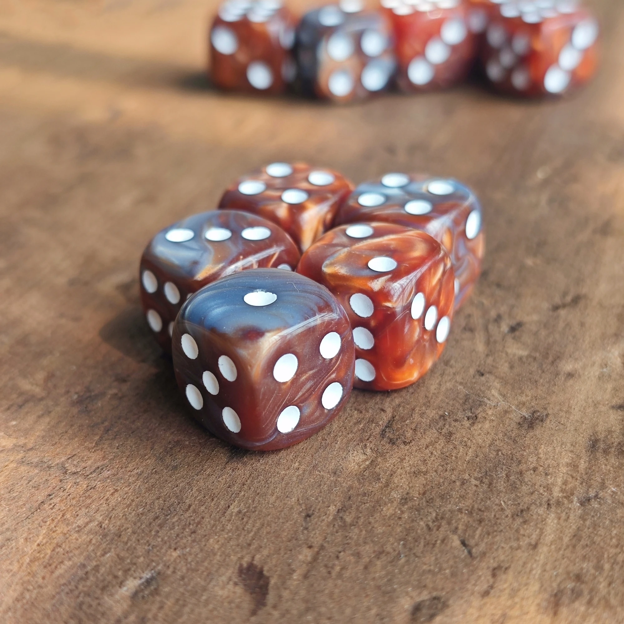 16MM Red and Grey Points D6 Dice Set Warhammers 40K Dungeons and Dragons Board Game - Image 4