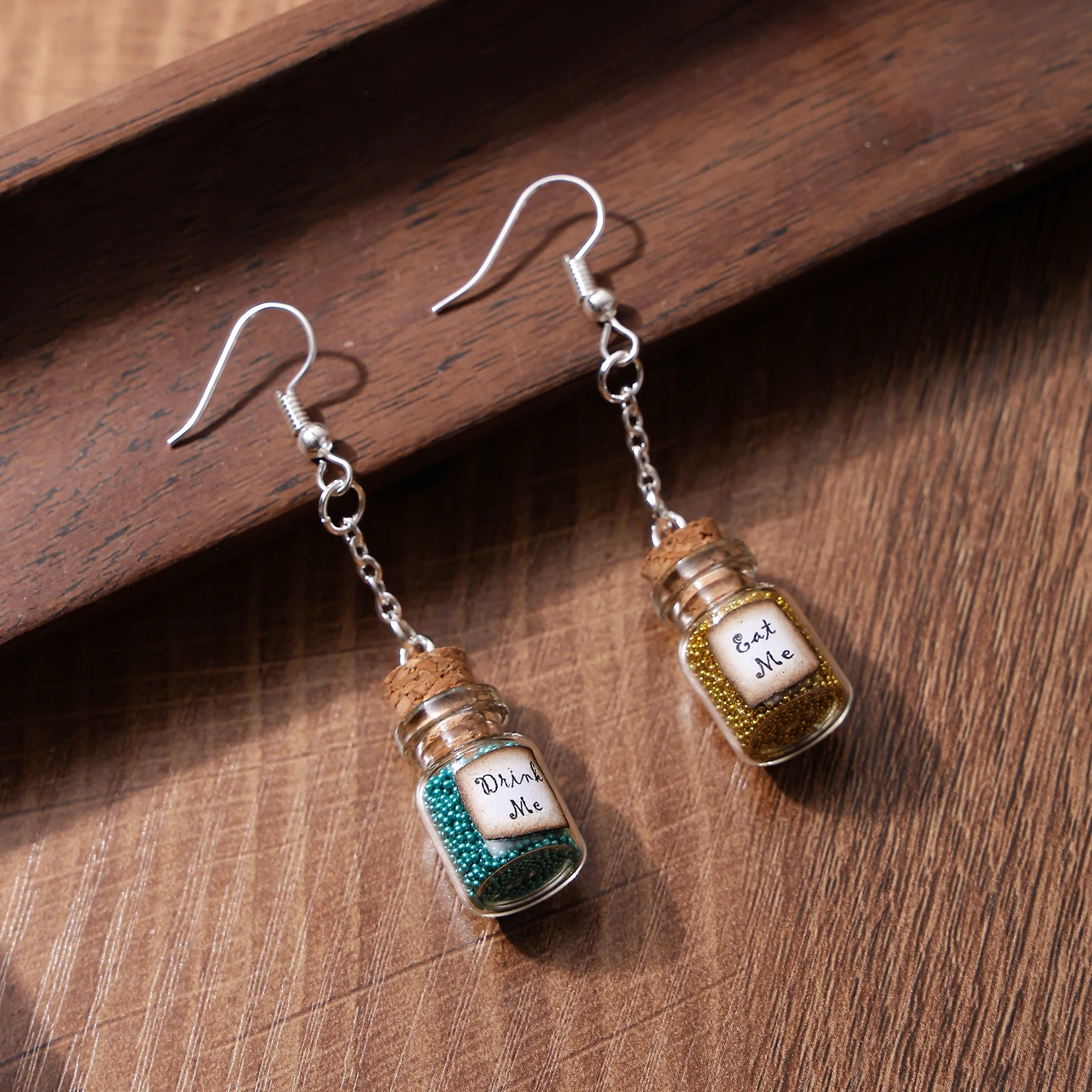 1pairs Eat Me and Drink Ali Ce in Wonderland Magical Glass Bottle Dangle Earrings