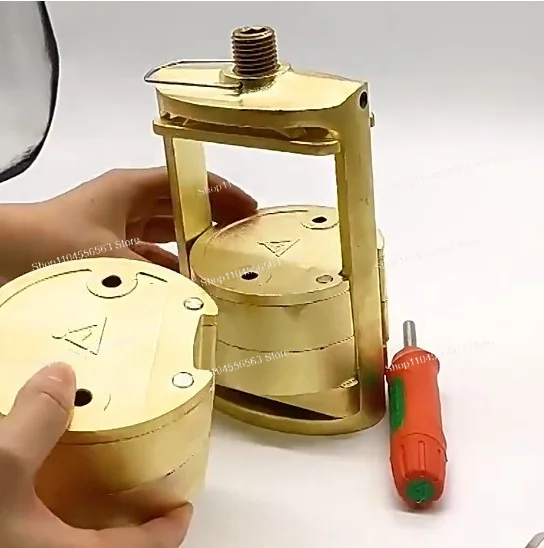 

The new compression device for oral prosthetics uses two injection tanks.