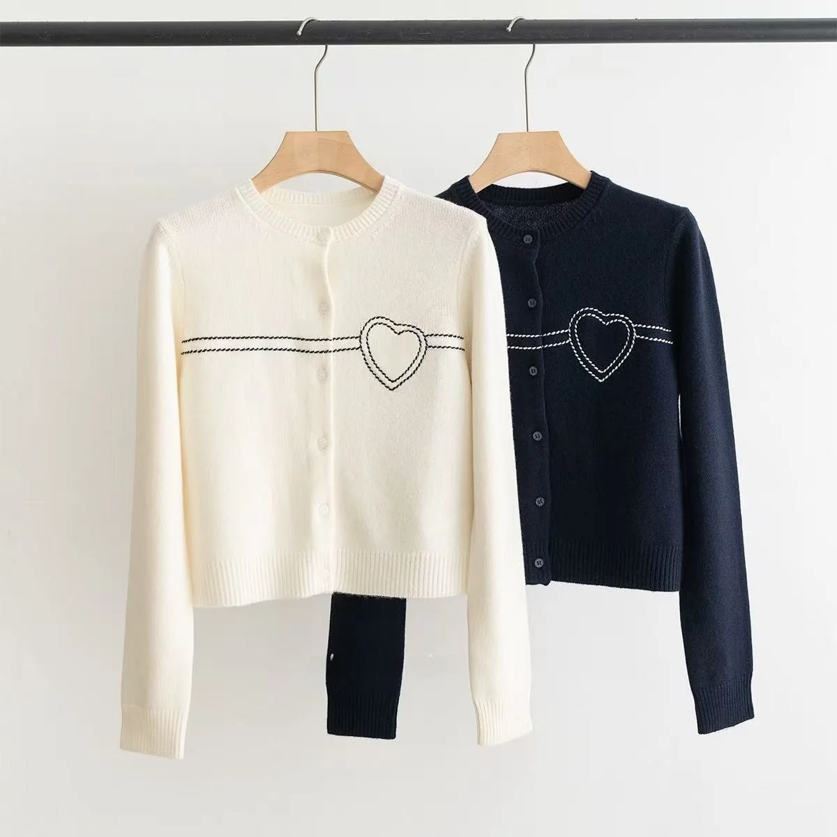 

Вязаный кардиган из овечьей шерсти с круглым вырезом и узором в виде сердец, женское модное зимнее пальто на пуговицах с длинными рукавами