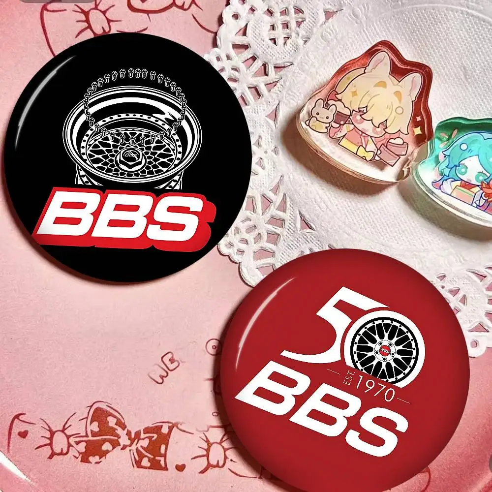 VIKAMA Racing-Grade Car Photo Brooches Creative Round Badge Gifts Pins 32/44/58mm