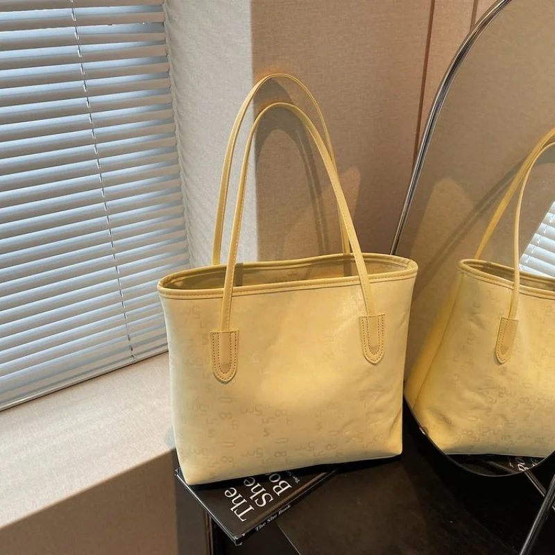 

Elegant Simple Design Tote Bag For Ladies With Genuine Leather Material And Classic Appeal