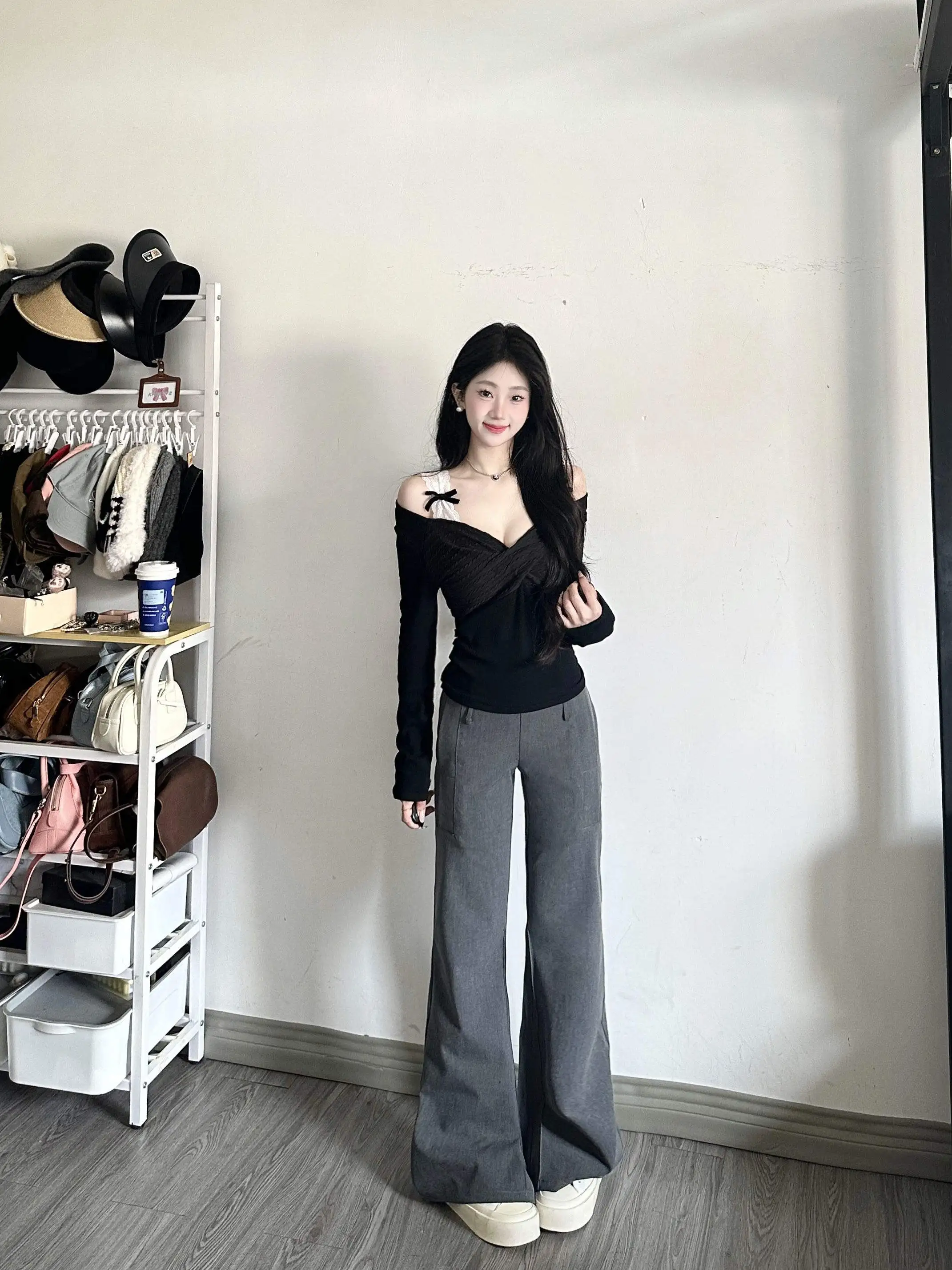 

Korean Sle Long Sve Knitted T-irt Women's Spring Lace Cross One oulder V-Ne Exposing Clavicle Faionable Top