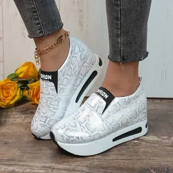 Scarpe con tacco Wegde per donna Sneakers con aumento dell'altezza Slip on mocassini donna scarpe Casual in pelle PU Sneakers con plateau da donna