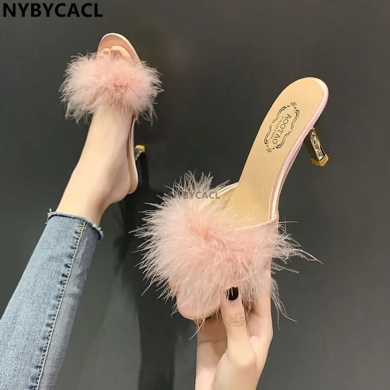 Nowe letnie puszyste Peep Toe Sexy wysokie obcasy kobiet buty futro pióro pani moda ślub Slip-On różowy plac Toe kobiety sandały