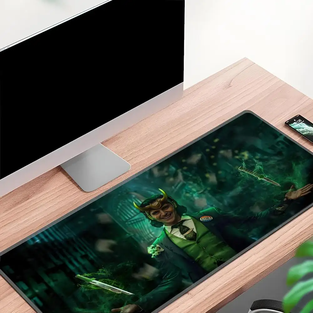 لوحة ماوس مارفل لوكي مينيسو للاعبي الرياضات الإلكترونية حصيرة مكتبية مع وسادة ملحقات الألعاب لوحة مفاتيح الألعاب الرئيسية XXL 90x40 سم