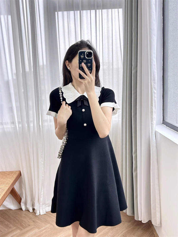 

Waistband black dress with detachable bow and contrasting color doll collar with diamond buckle for slimming effect black dress