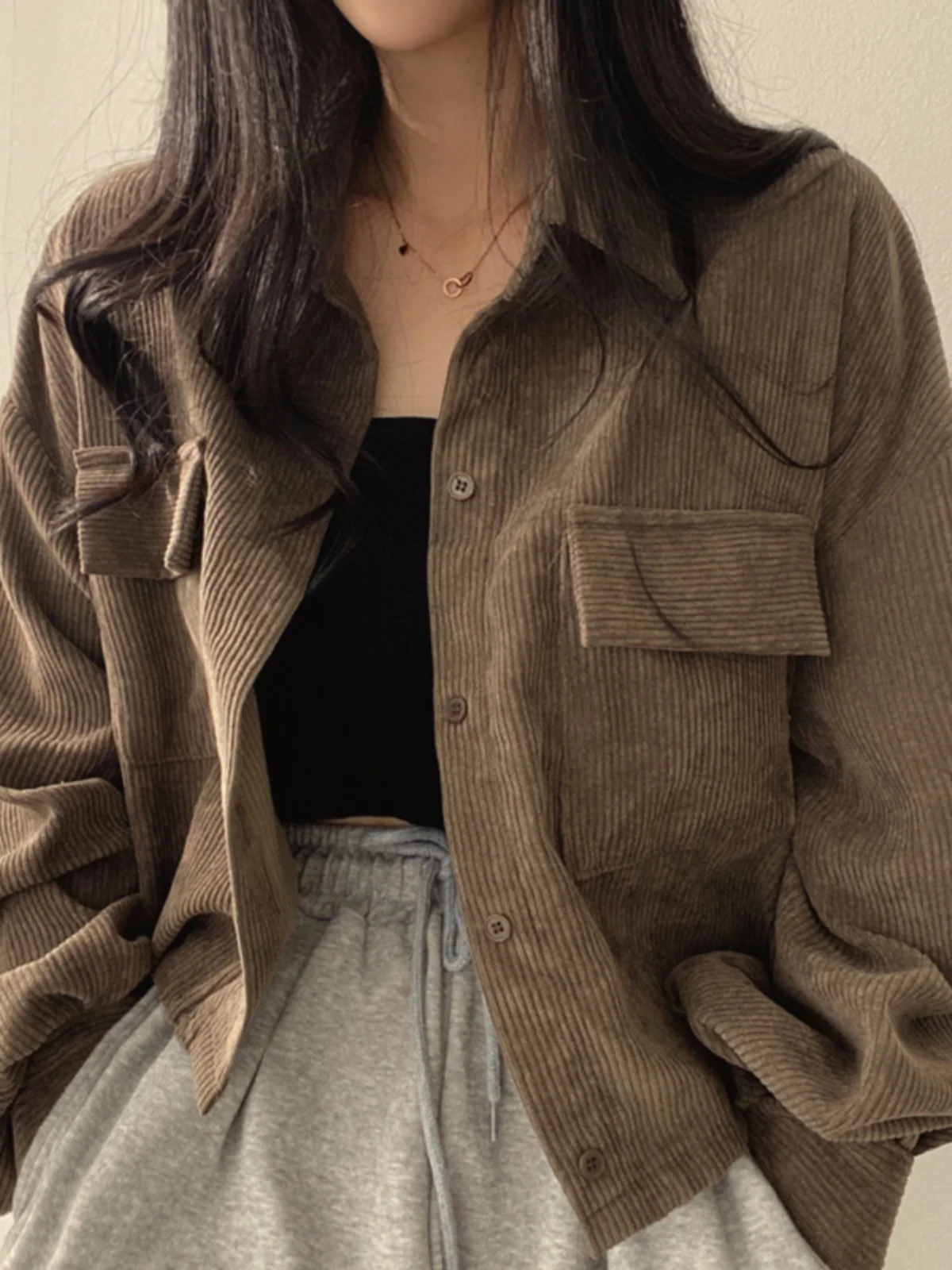 سروال قصير للنساء من Irt Jaet لربيع الخريف فضفاض عالي الخصر بتصميم مميز بزر واحد وياقة كلاسيكية #2