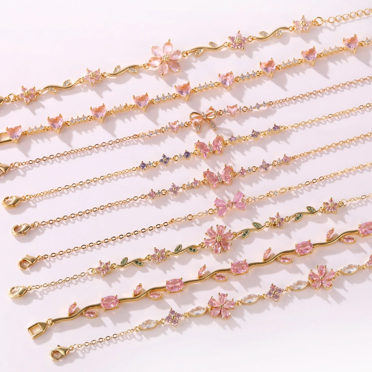 Image of Rosa Glänzende Zirkonia-Kristall Blumen-Schleifenarmband für Damen Romantischer Verstellbarer 18K Vergoldeter Hochzeits- und Partyschmuck