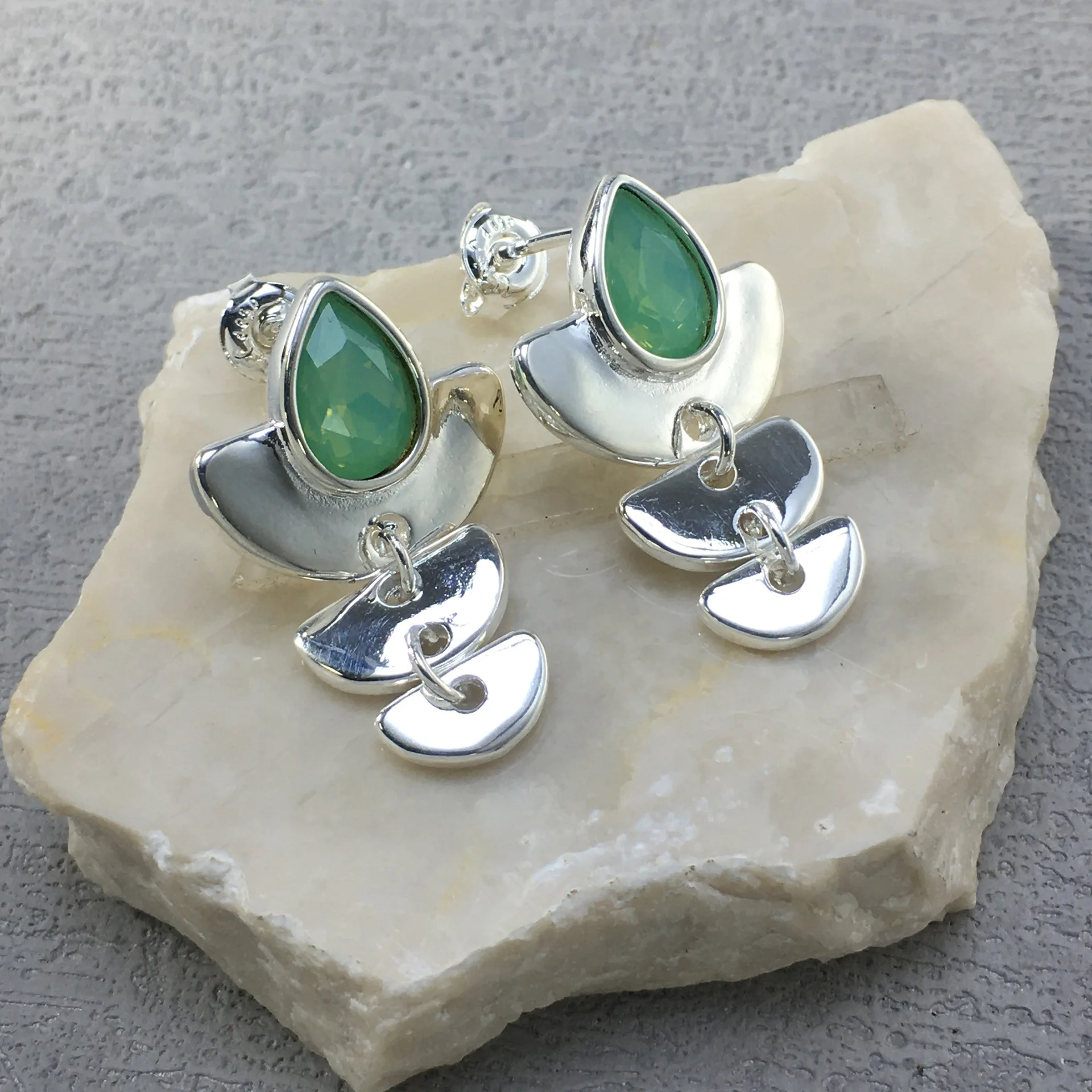 Spain tide brand UNOde50 green crystal ear buckle ear clip petals Europe and the United States light luxury Indian wind