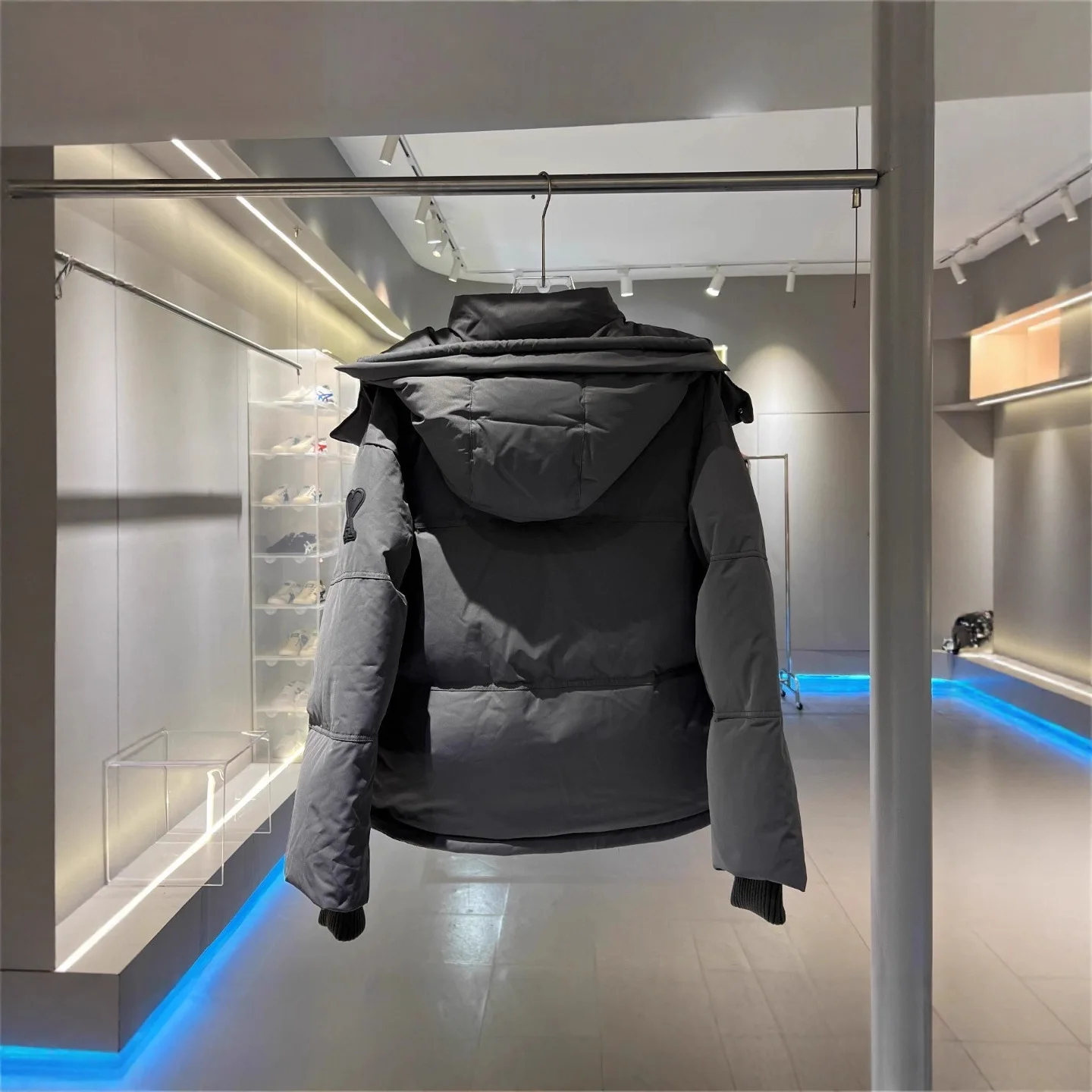 PuTian الإصدار العالي الأصلي 1:1 FW22 AMI القلب الشخصي كم شارة قصيرة بيضاء بطة أسفل سترة المرأة نمط غير رسمي