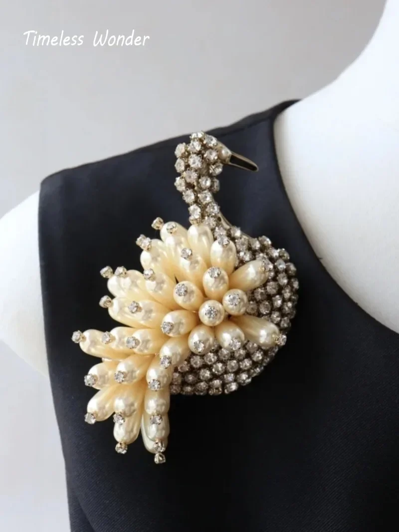 

Timeless Wonder Fancy Zircon Geo Pearl Bird Brooch Pins for Women Designer Jewelry Runway Top Punk Luxury Rare Wife Gift 7526