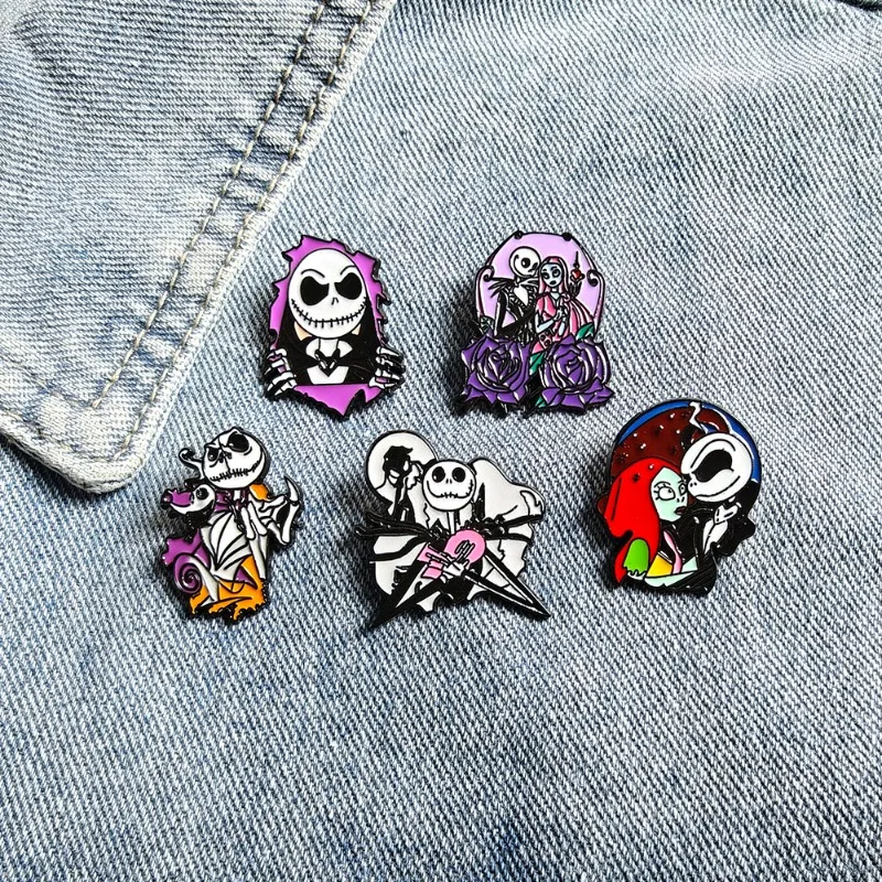 5pcs Halloween Badge Cute Bizarre Christmas Eve Horror Metal Badge Anime Brooch Classic Anime Accessories Pin Gift for Friends