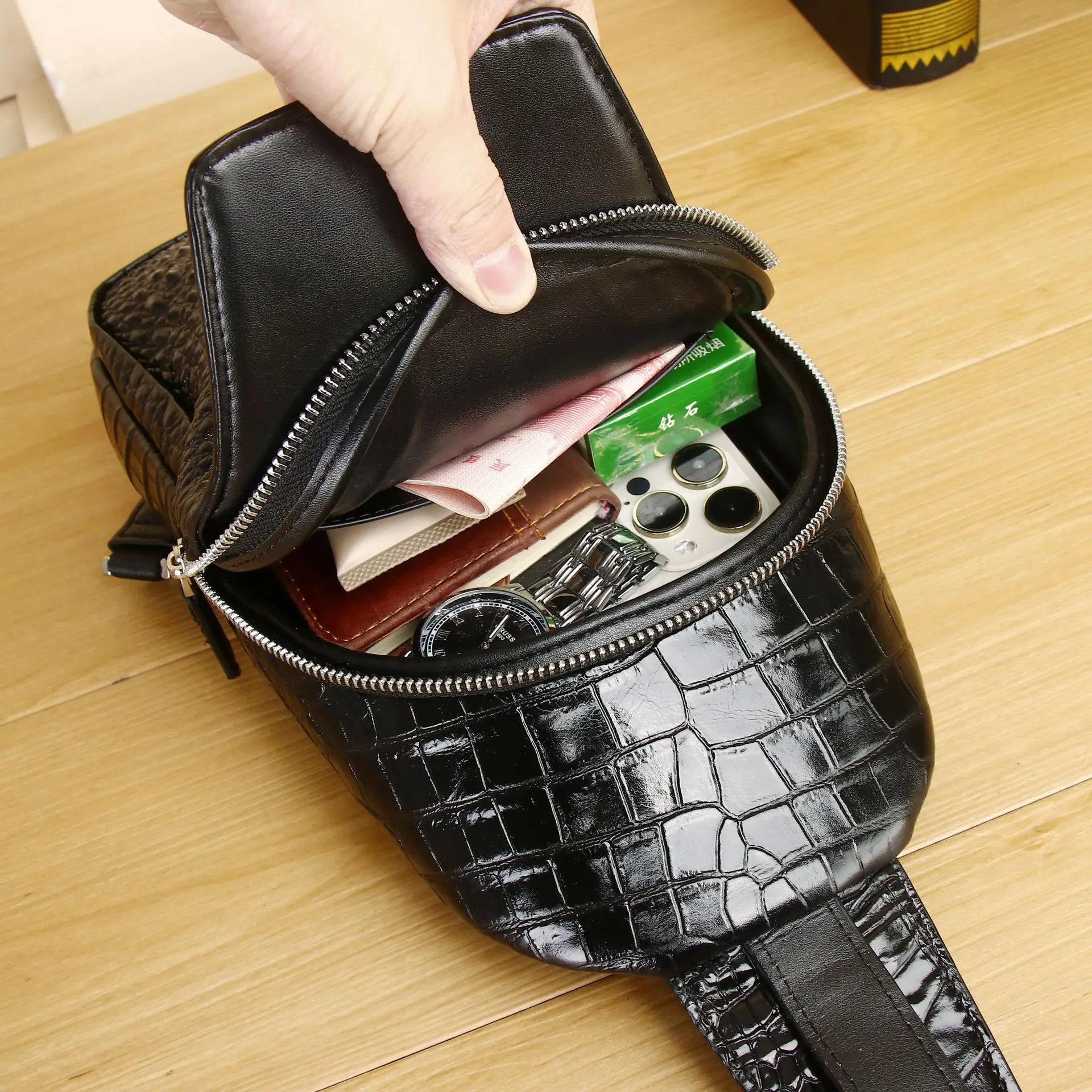 2025 New Fashion Genuine Leather Men Waist Packs Male Casual Chest Pack High Quality Boy Brand Design Chest Shoulder Package
