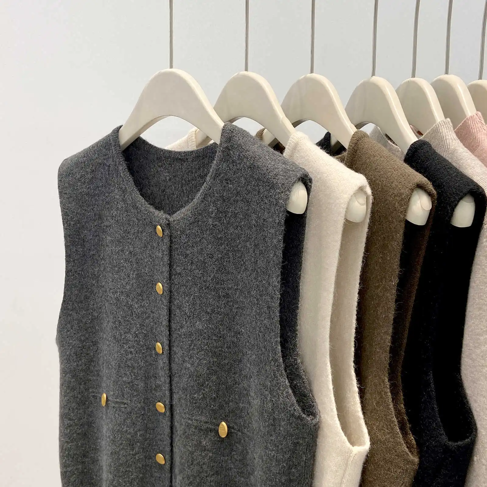 Spring Korean style retro small gold buckle fashionable round neck knitted vest