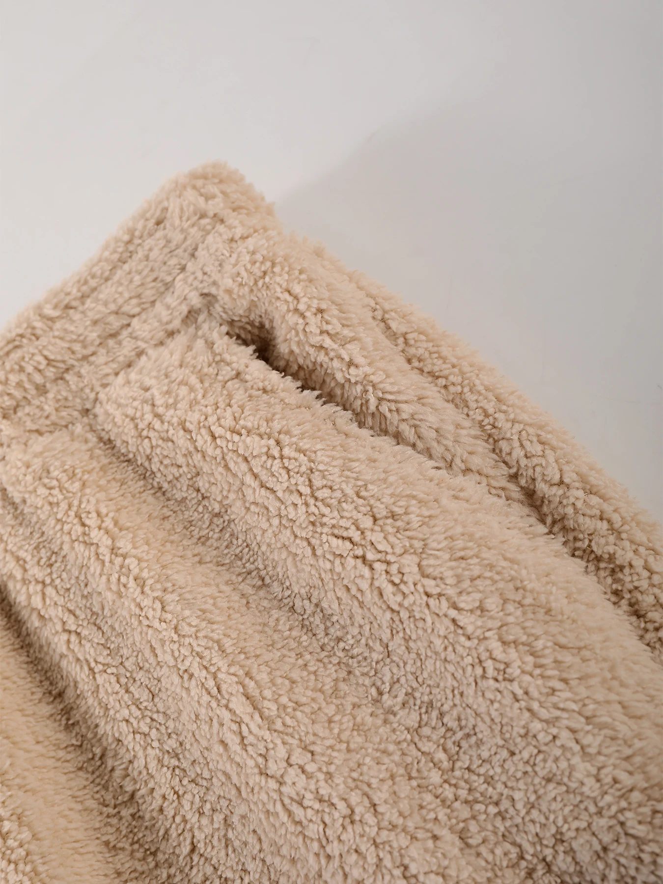 طقم سويت شيرت شتوي للرجال من الصوف بغطاء للرأس وسروال دافئ كاجوال مكون من قطعتين بدلة رياضية مريحة ملابس الشارع