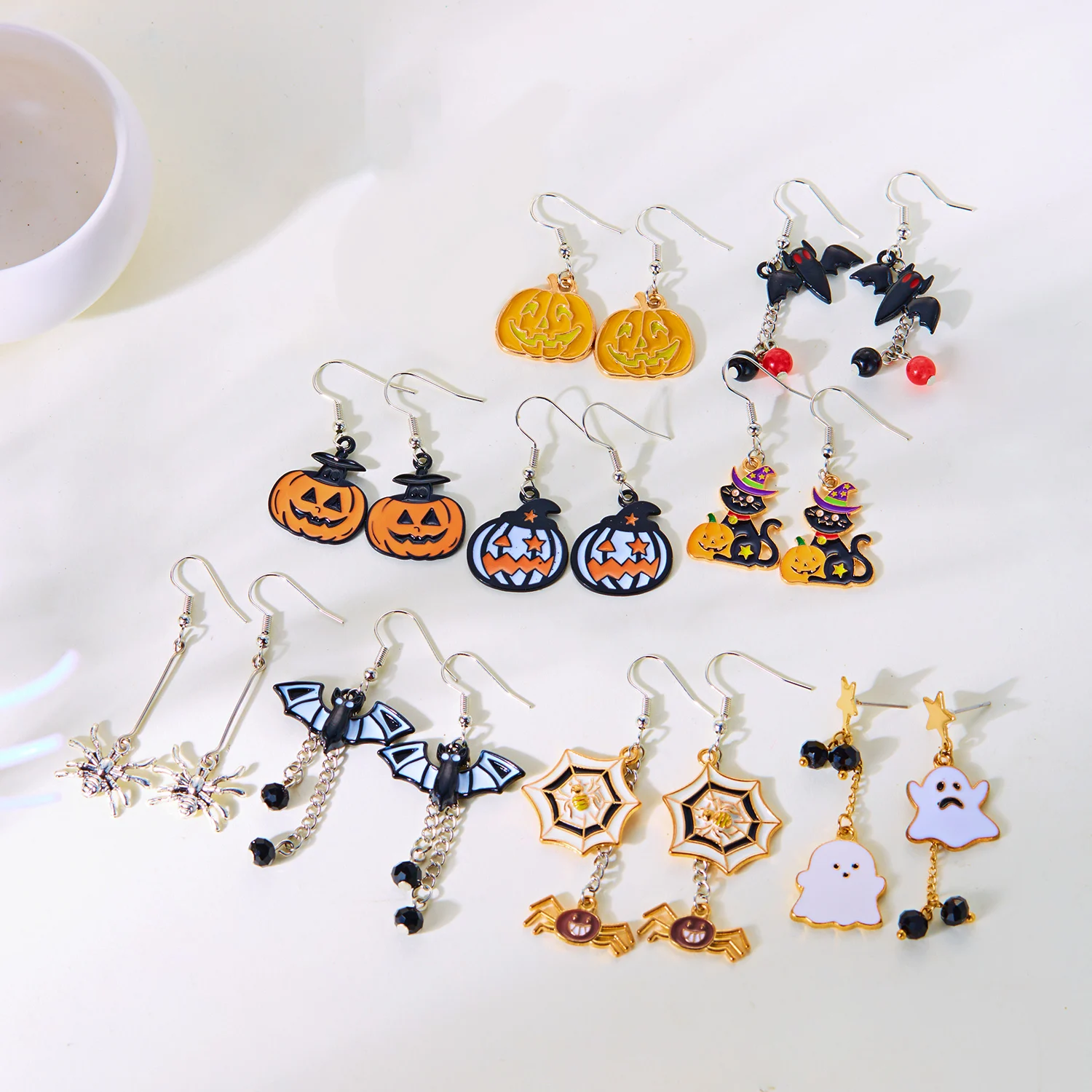 Niedliche Halloween-Tropfenohrringe mit weißem Geist für Frauen, Cartoon-Fledermaus, Spinnennetz, Katze, Kürbis, Stern, Quaste, baumelnde Ohrringe, Party-Schmuck – Detail 1