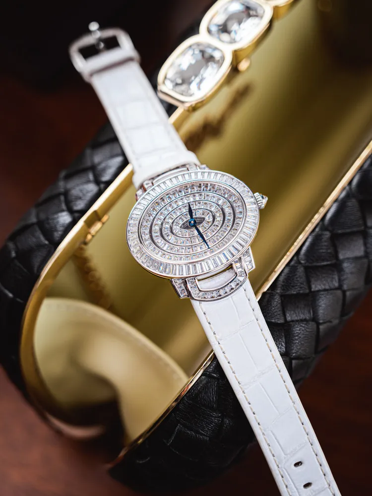 

White Watch 813 Fashion Waterproof Watch Quartz Leather Women's Retro Watch
