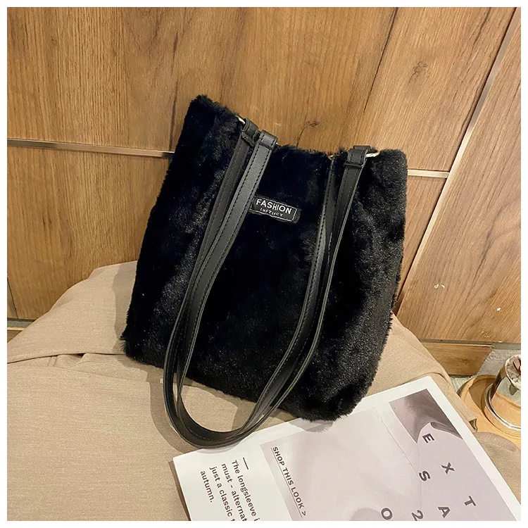 Winter Plush Mini Bag New Leopard Print Lable Shoulder Bucket Bags for Women Hasp Larger Capacity Velvet Shopper Underarm Bag