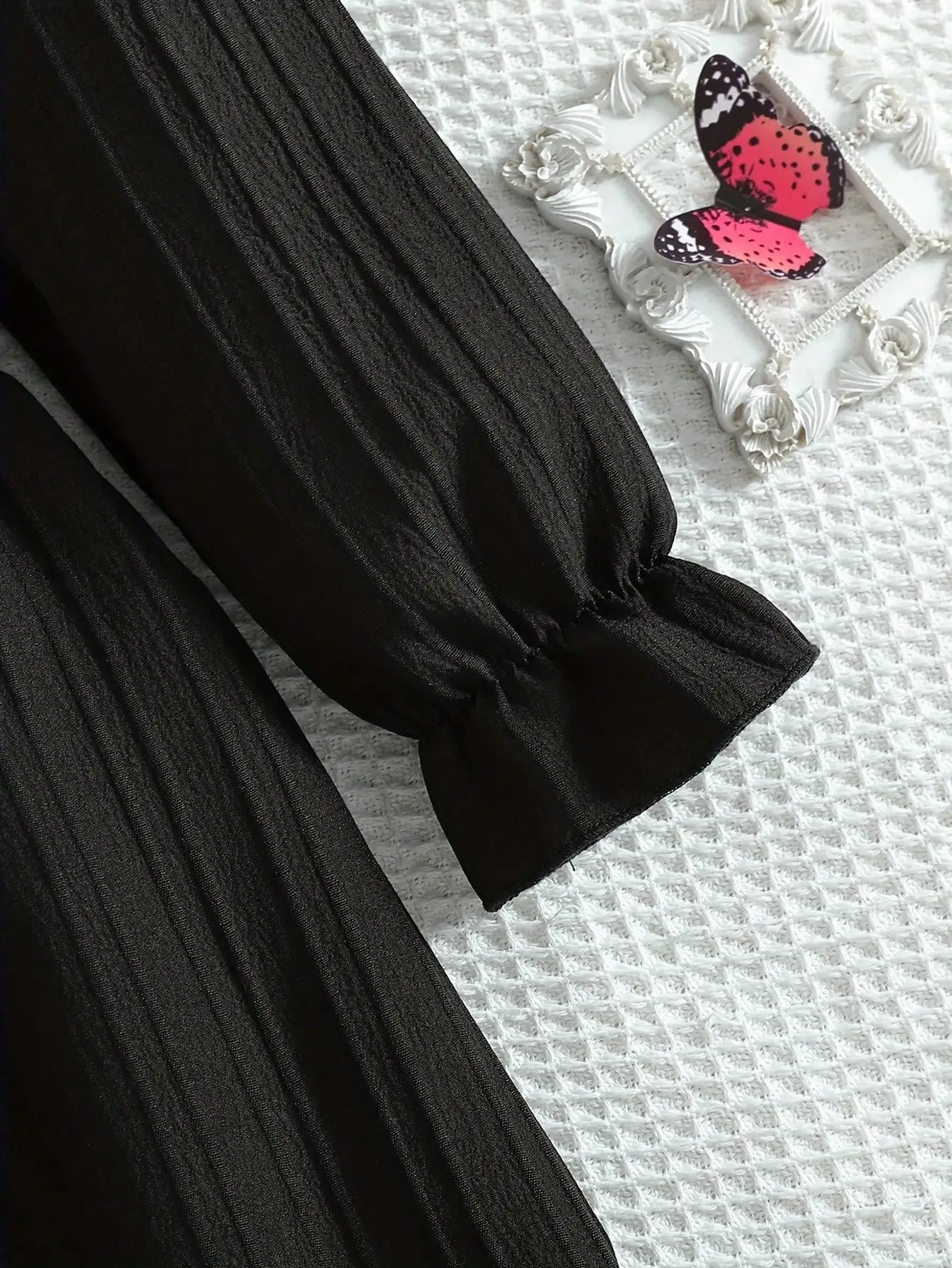 Kinderkleid mit Spitze, langen Ärmeln, Rundhalsausschnitt, tailliertem Schnitt, Laternenärmeln, einfarbig, mittellanger Rock – Detail 6
