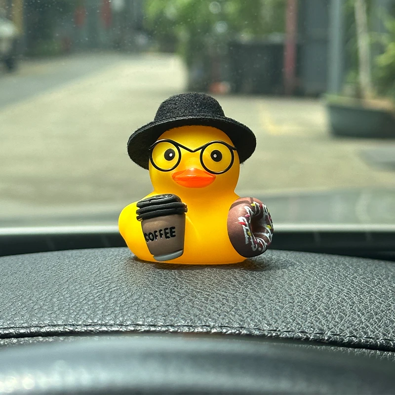 Рисунок 3 - Резиновая утка для автомобиля