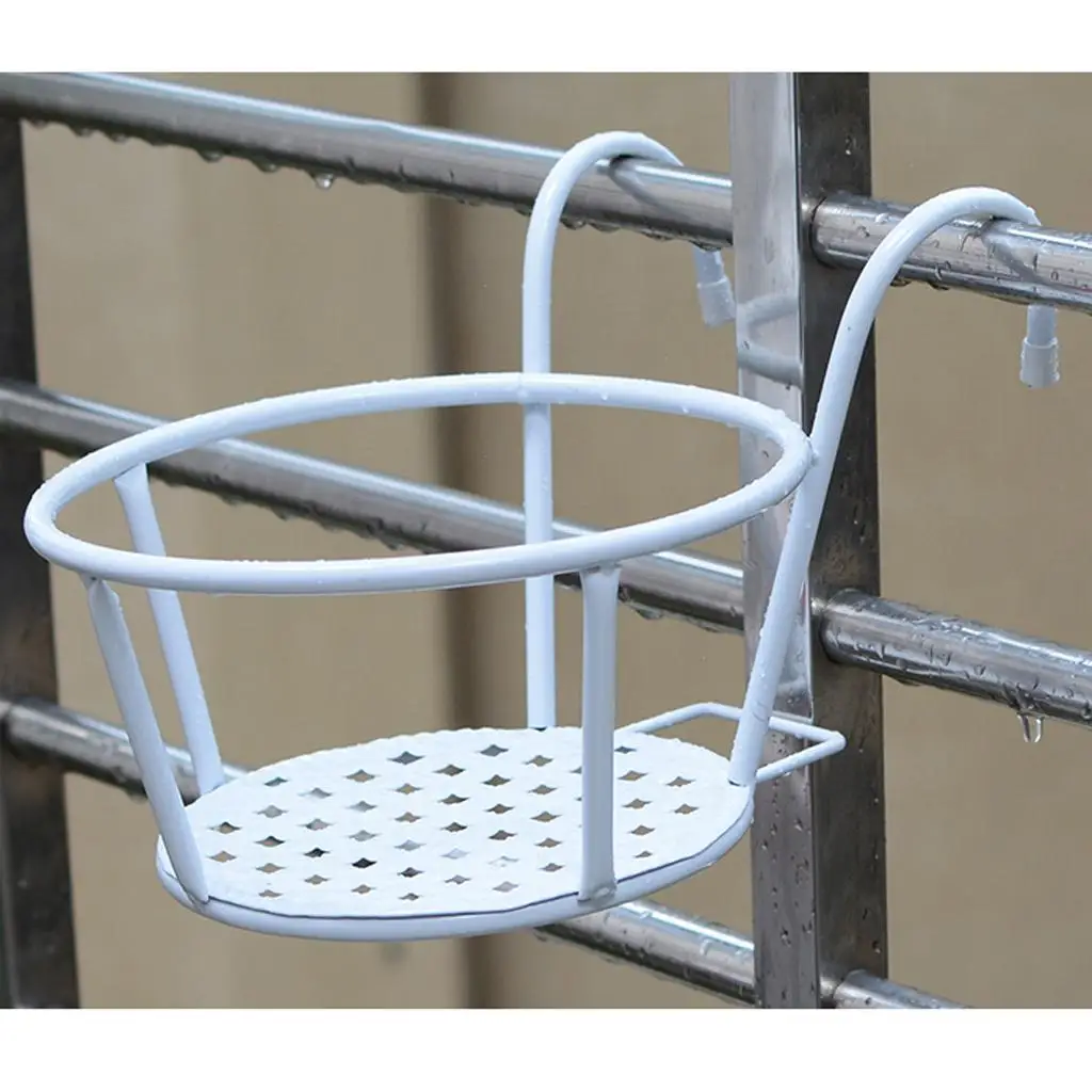 سلال معلقة حامل وعاء الزهور فوق مزارعي السياج المعدني للسكك الحديدية