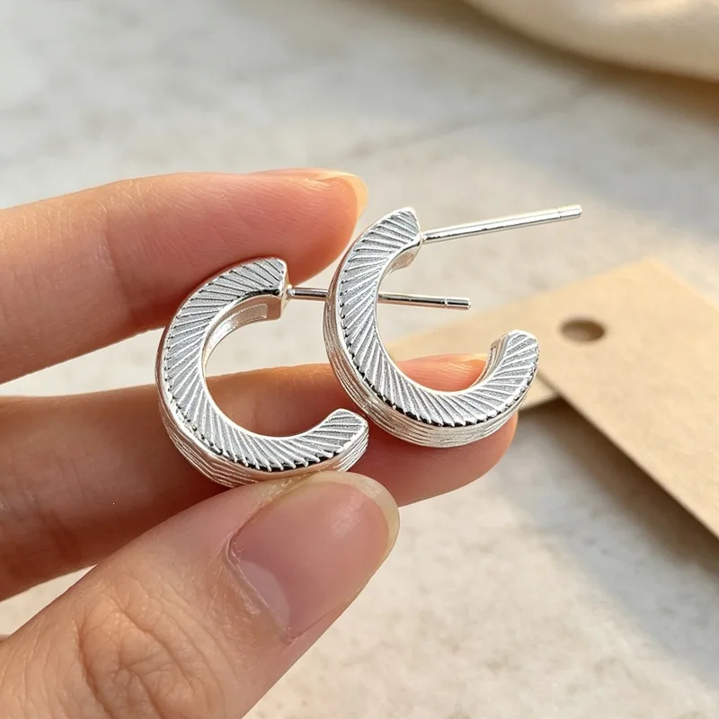 GANPUP Einfache Silberfarbene C-förmige Ohrstecker für Frauen, Alltagsschmuck, Modisches Ohrpiercing-Schmuckstück, Geschenk für Partys, Damenohrringe – Detail 1