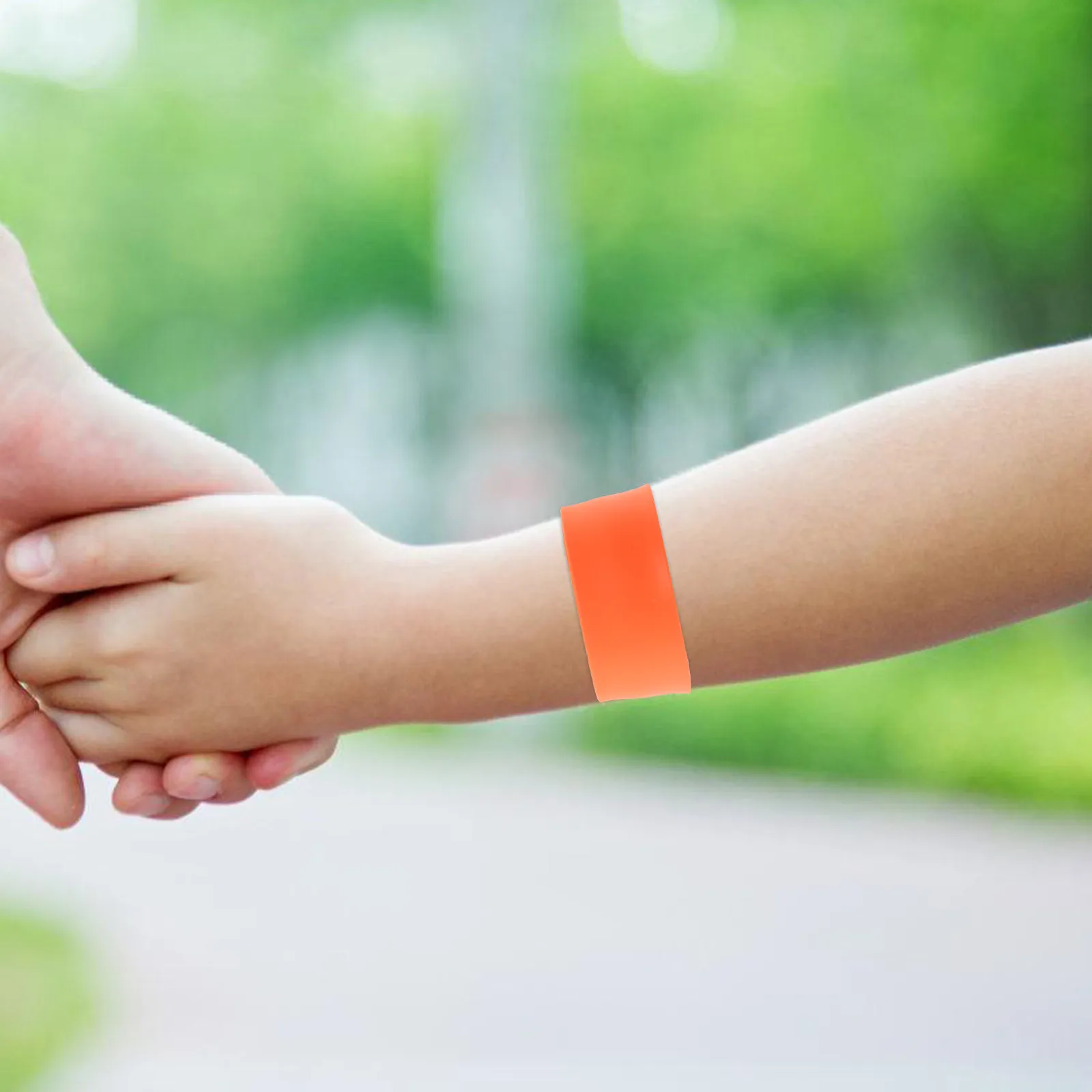 

Набор из 5 силиконовых браслетов-слэпов для детей: безопасные для кожи, с гладкой поверхностью, идеально подходят для вечеринок, дней рождения, банкетов и танцев.