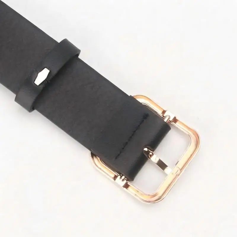 Cintura con fibbia quadrata dorata adatta per l'uso quotidiano versatile