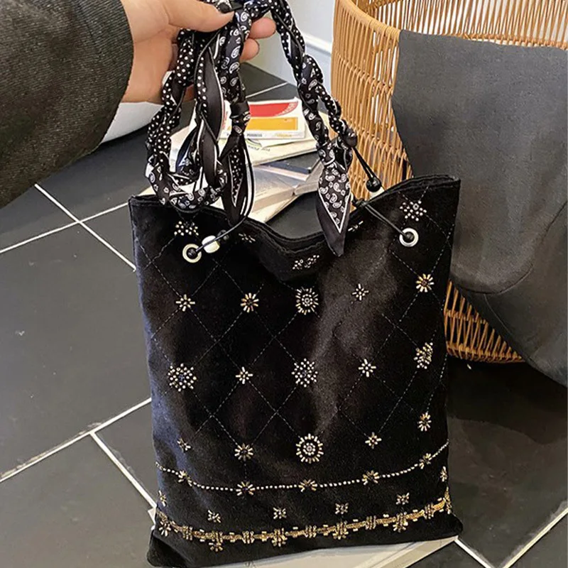 

Новая ретро-сумка 2026 года в китайском стиле с бисером и пайетками, женская сумка на одно плечо, сумка-багет, маленькая нишевая дизайнерская сумочка