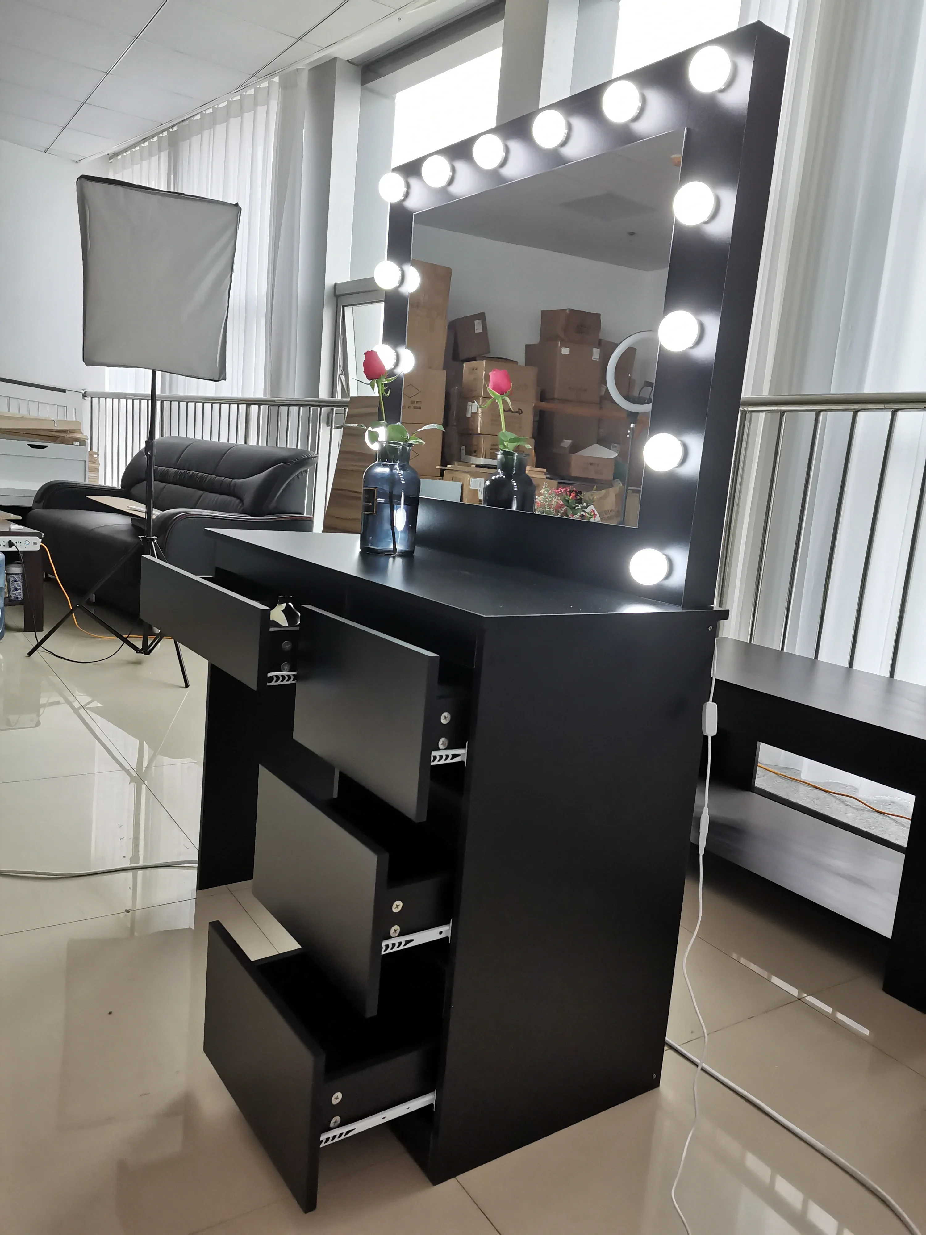 KD Luxury Black Dressing Table With Lights Around Mirror Wood Beauty Glass Top Dressing Table with Mirror and Bulbs