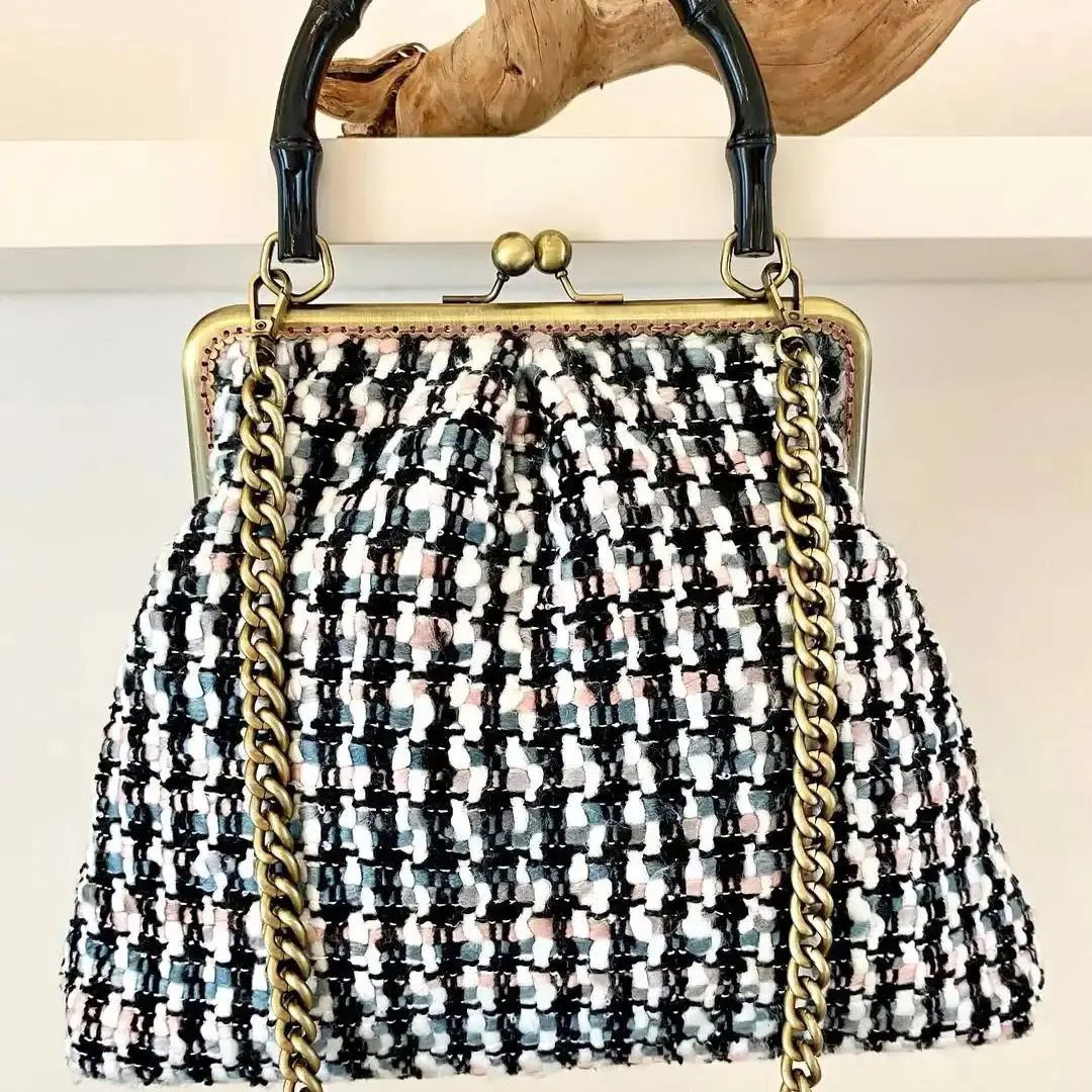 

Lost IN Vintage Kisslock Clasp in Metal Bronza Frame weed Bags Frame Clutch Black Base with Pastel Colors Curve Bag Bamboo Handl