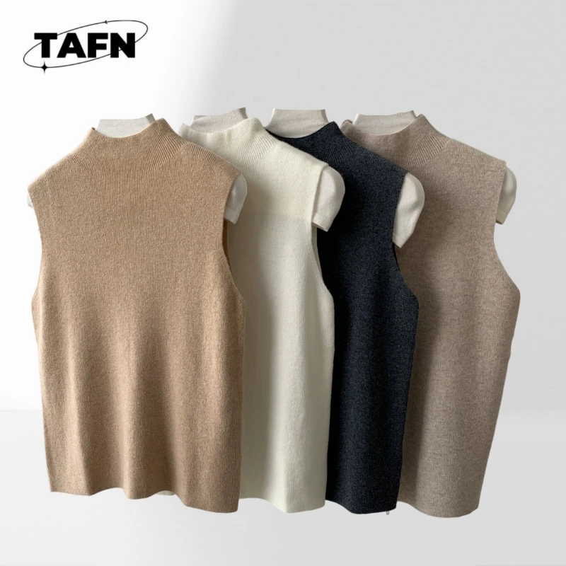 

Зимняя женская утепленная жилетка с комфортной теплоизоляцией для активных женщин AK2154