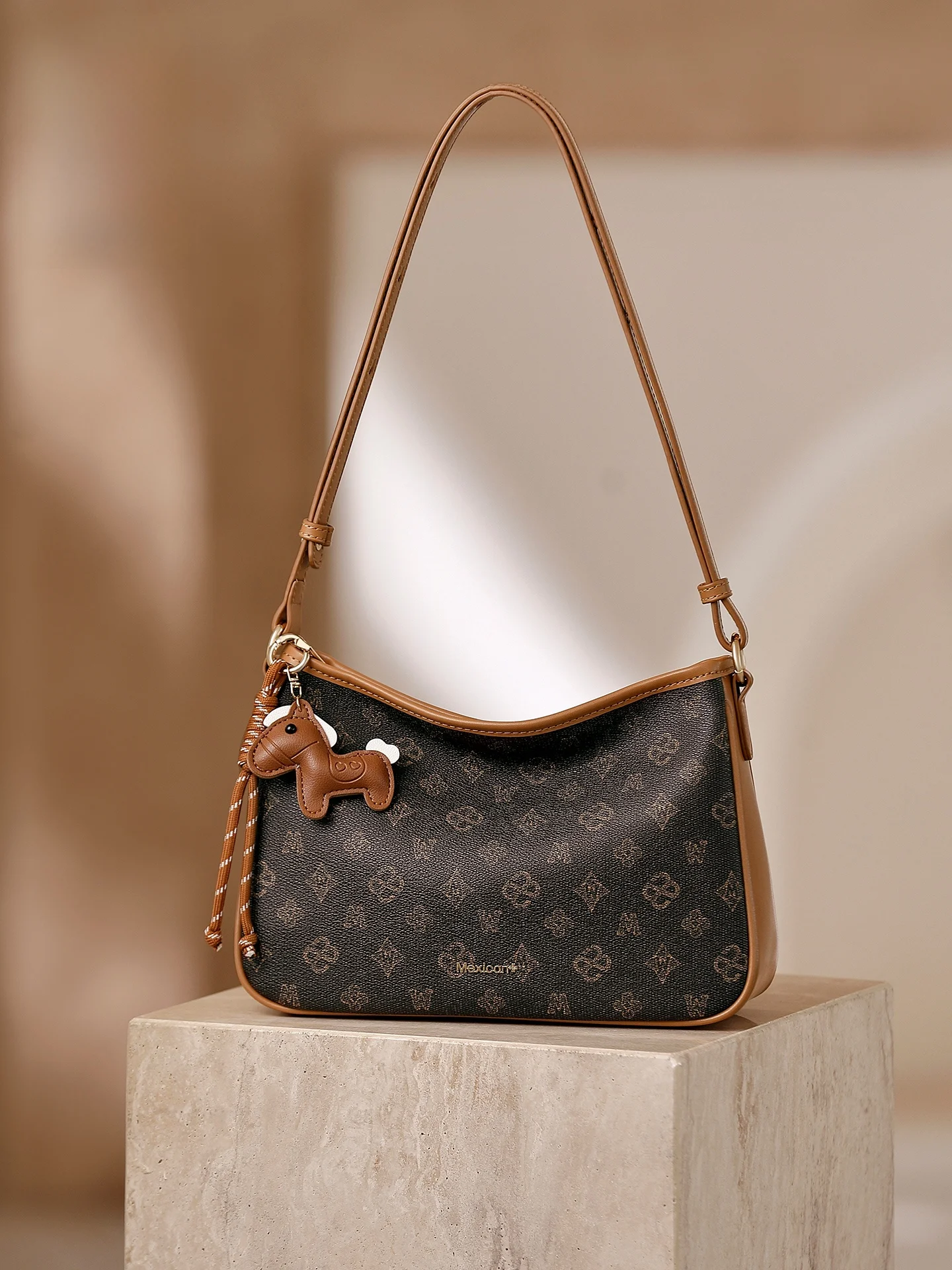 sac-bandouliere-tendance-grande-capacite-pour-femme-ideal-pour-les-trajets-quotidiens-nouvelle-collection-2026-marque-mexicaine-strawman