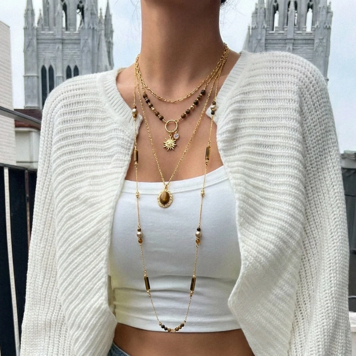 Vintage Maillard Halskette mit natürlichen Tigeraugen-Perlen, Sonnen- und ovalen Anhängern, für Damen und Herren, im ethnischen Stil, mit Blumen- und Kristallmotiven, lange Choker-Kette. – Detail 4