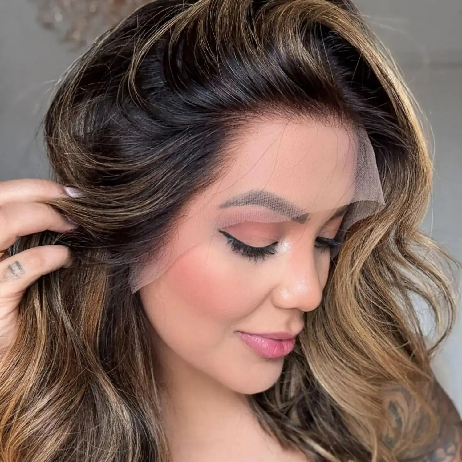 

Shoulder Chocolate Brown Highlight Synthetic Lace Frontal Wigs With Dark Roots Body Wave Heat Resistant Fiber Wigs Daily Used