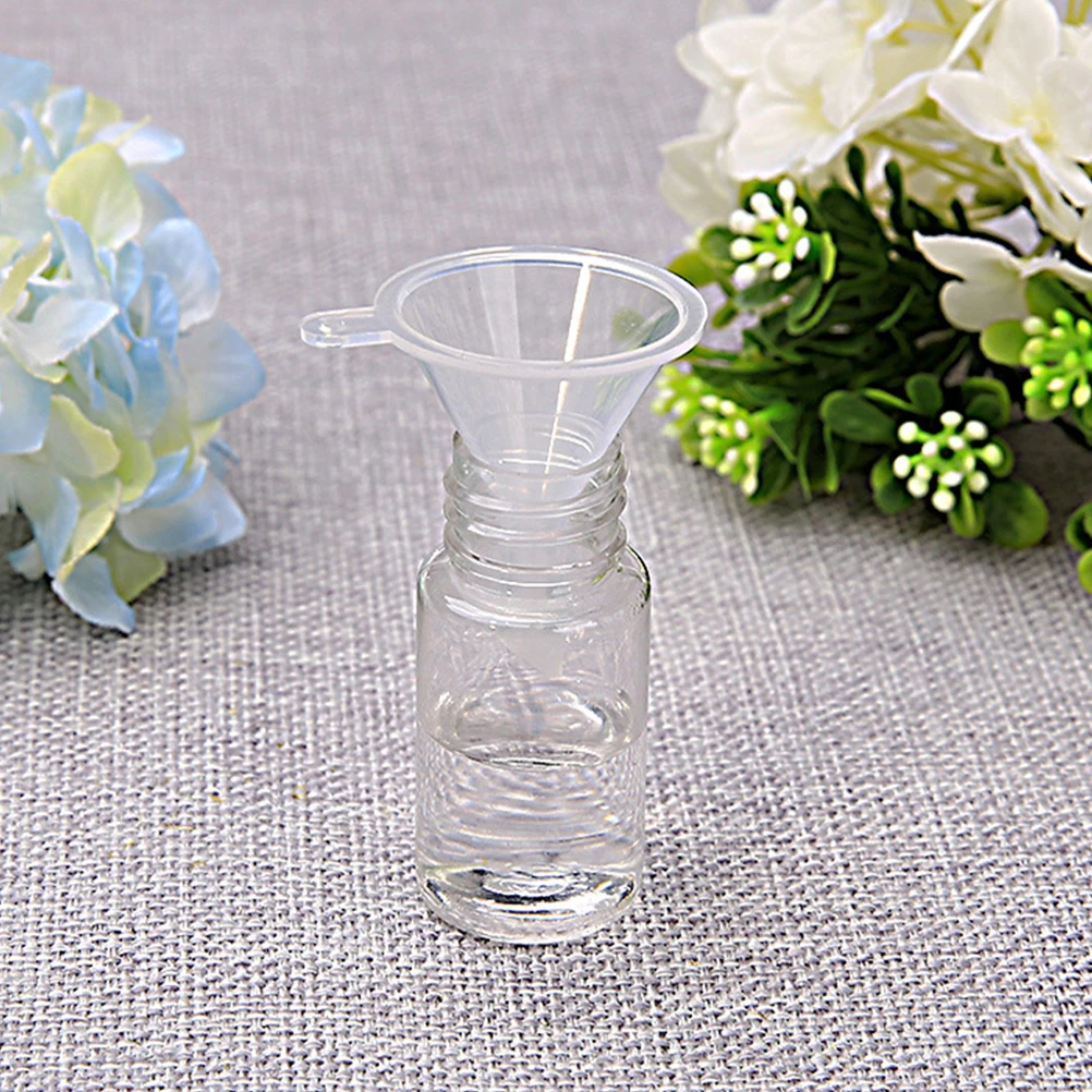 

1 set Condiment 50ml Clear Mini Liquor Bottles Black Caps Travel Reusable Shot Bottles Soy Sauce Vinegar Bottle Set Funnel