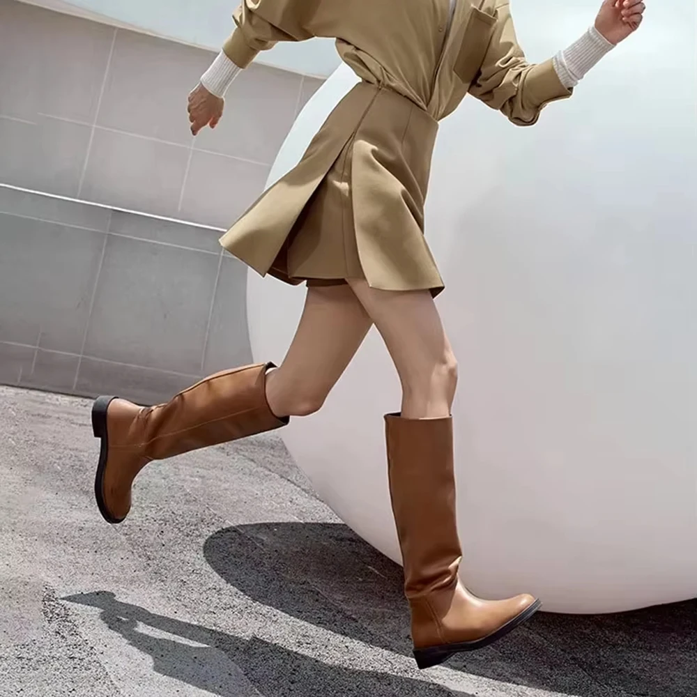 กระโปรงสั้นลำลอง เอวปกติ ทรงเข้ารูป แฟชั่นเสื้อผ้าผู้หญิงสำหรับฤดูใบไม้ร่วงและฤดูหนาว ทรงเอ ไม่มีลวดลายตกแต่ง