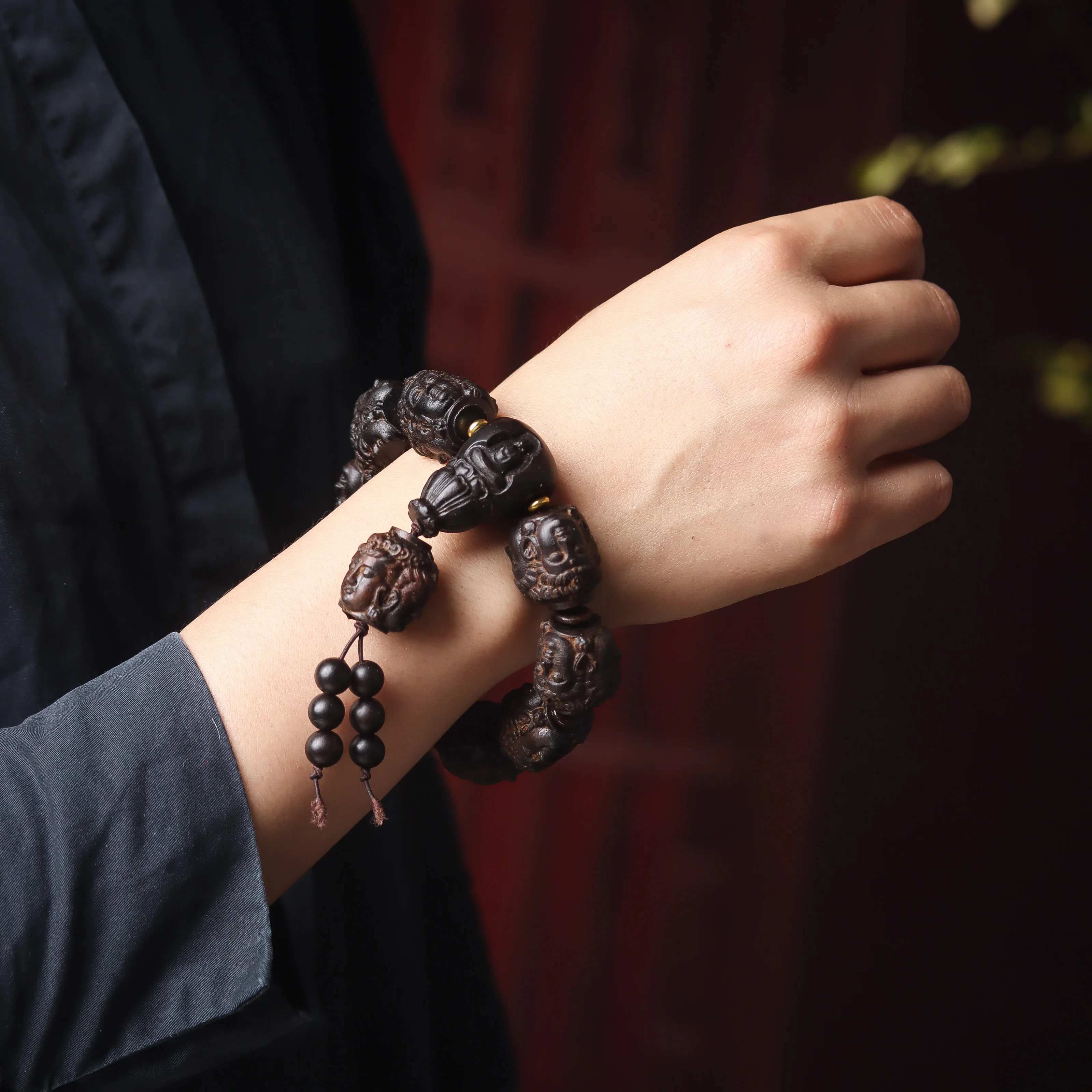 

Wood-carved Three-sided Guanyin Bodhisattva Bracelet Tara Buddhist Beads Handheld Artsy Object Car Pendant Gear